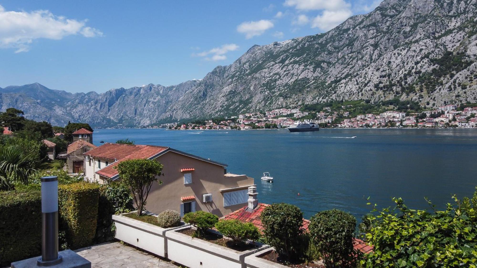 Chillout Apartment In Kotor Bay Exteriör bild