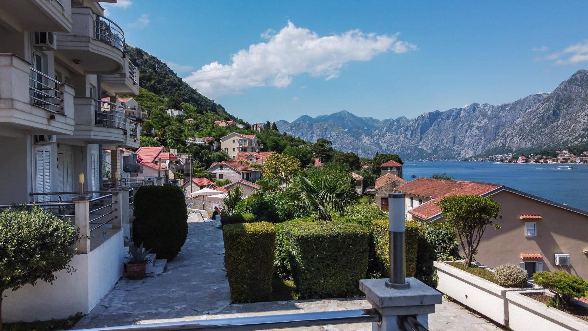 Chillout Apartment In Kotor Bay Exteriör bild