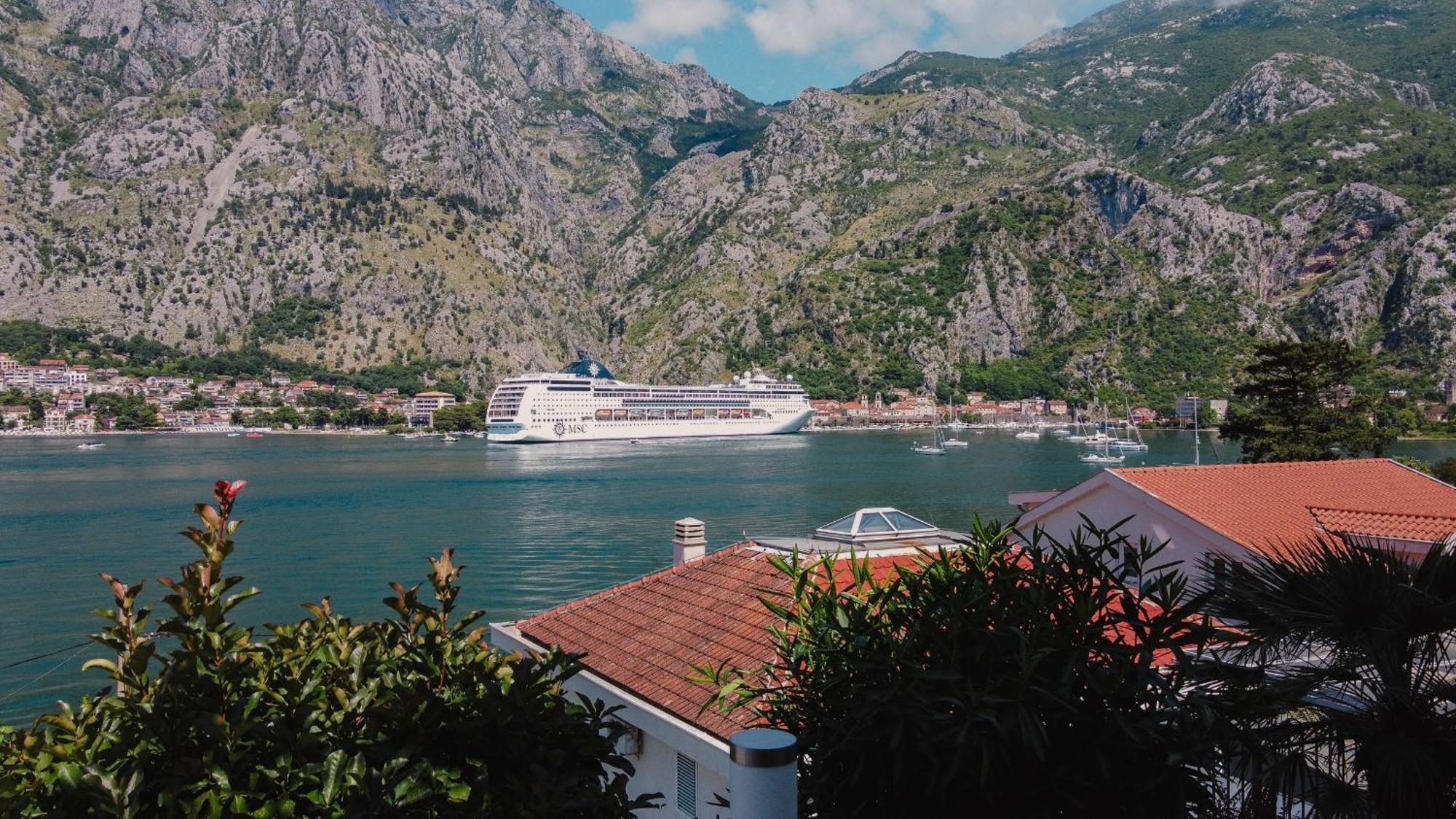 Chillout Apartment In Kotor Bay Exteriör bild