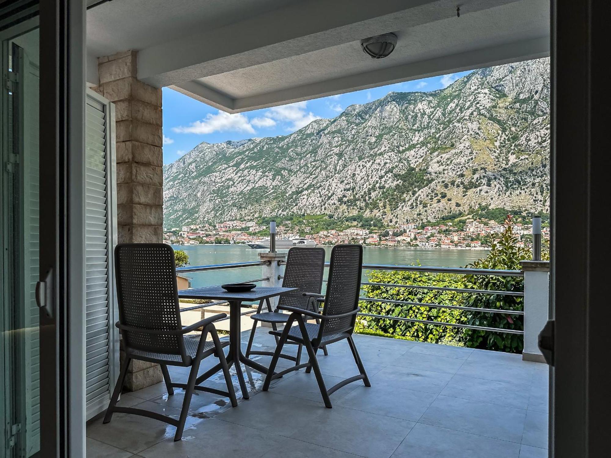 Chillout Apartment In Kotor Bay Exteriör bild