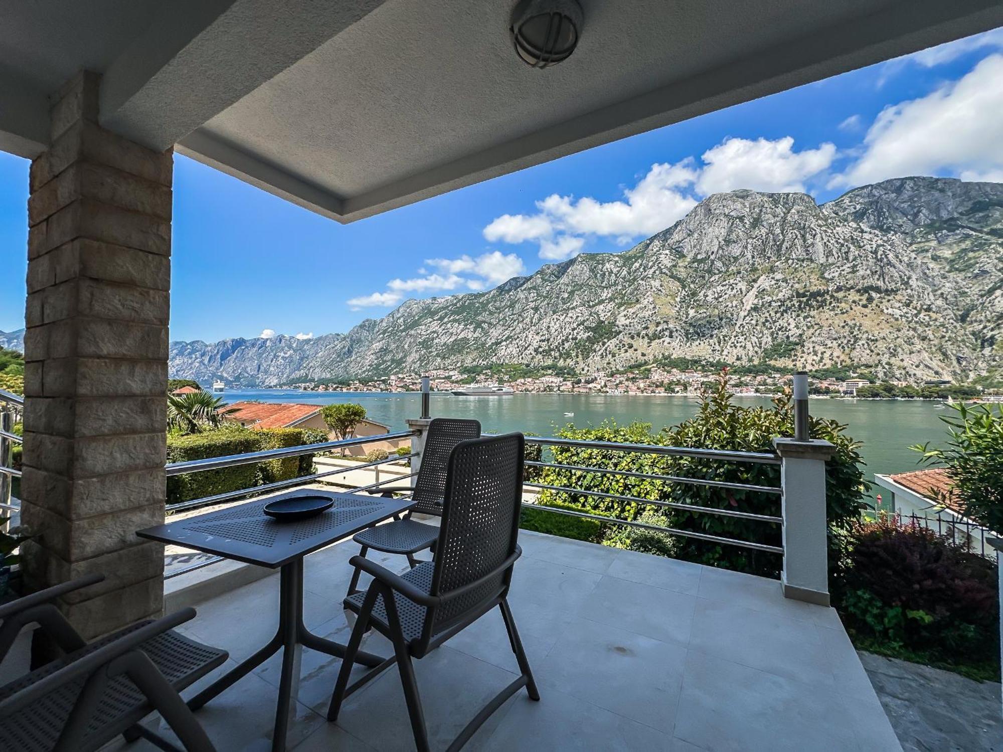 Chillout Apartment In Kotor Bay Exteriör bild