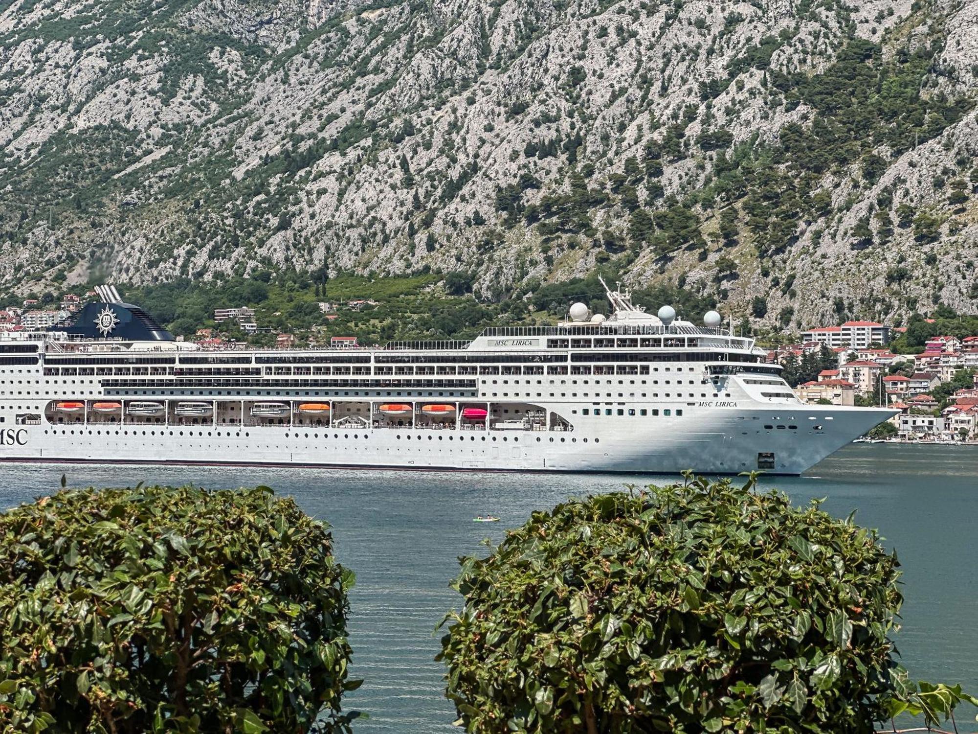 Chillout Apartment In Kotor Bay Exteriör bild